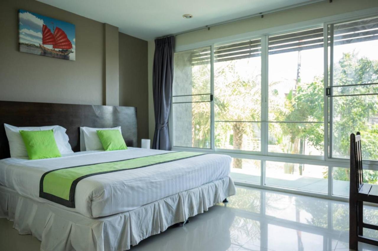 Baan Oui Guest House - Nai Harn Phuket Eksteriør billede