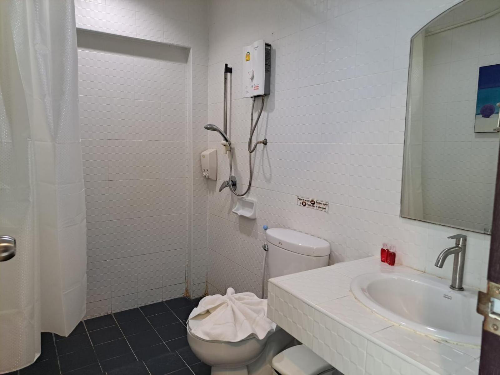 Baan Oui Guest House - Nai Harn Phuket Eksteriør billede